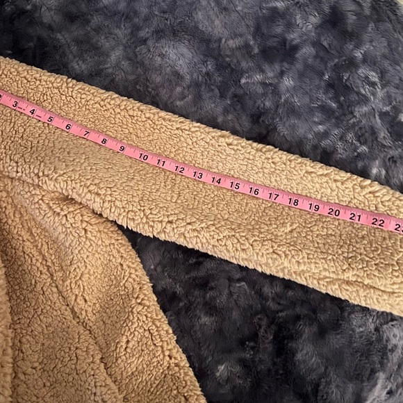Torrid, Sherpa coat, tan, soft, Torrid size 00, straight size M/L - Picture 3 of 6